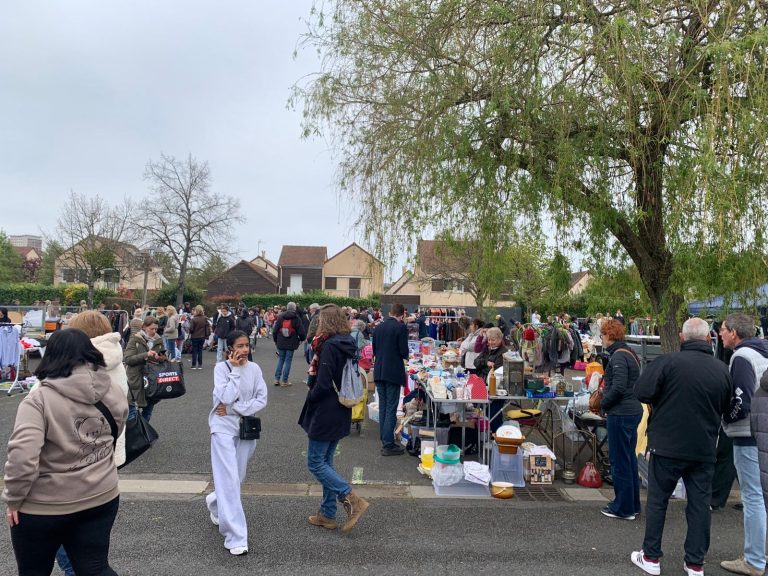 Conseil municipal, lycée, basket et brocante : une semaine à fond sur le terrain