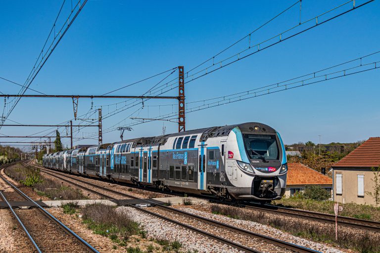 Ligne R : la maire d&rsquo;Avon se soucie-t-elle du quotidien des habitants dans les transports ?