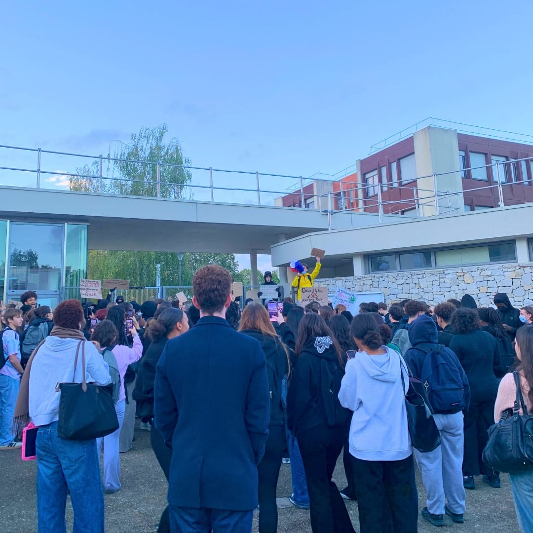 Manifestation-blocus au lycée Uruguay d'Avon